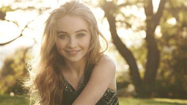 1080P free download Sabrina Carpenter, singer, women, blue eyes, long