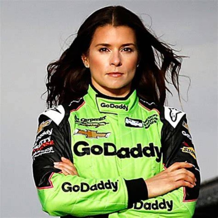 12 Best Race Car Drivers In The World [2024 Update] Players Bio