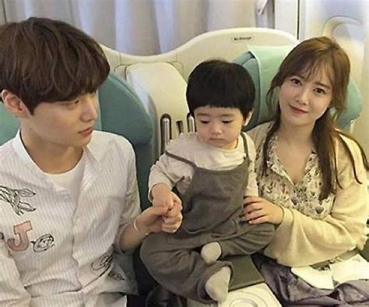 Ahn Jae Hyun and Son Na Eun YouTube