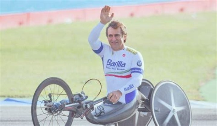 Alex Zanardi, come sta? Gravissime condizioni sotto i ferri dopo l