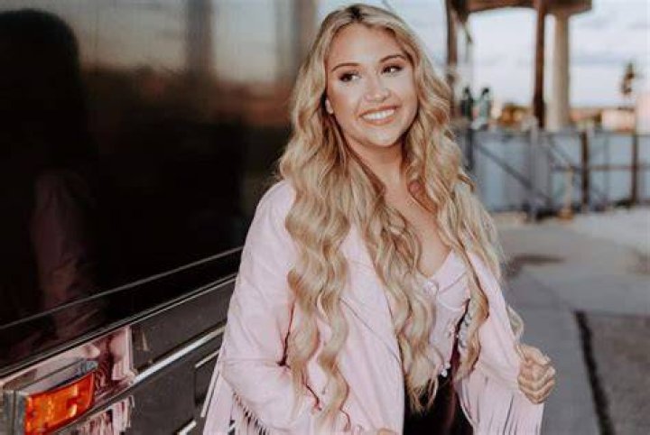 Alexandra Kay Releases Romantic &lsquo;That&rsquo;s What Love Is&rsquo; [LISTEN]