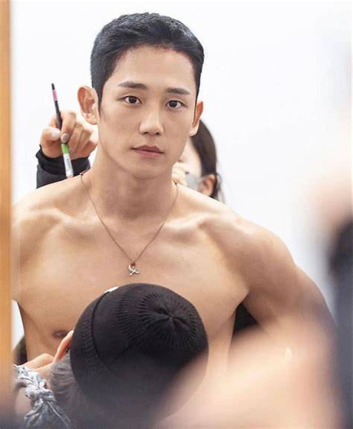 Are "Snowdrop" Costars Jung Hae In & BLACKPINK's Jisoo Dating?