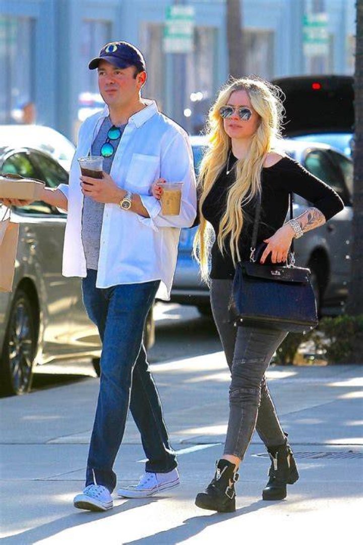 avril lavigne and phillip sarofim go shopping at couture kids in west
