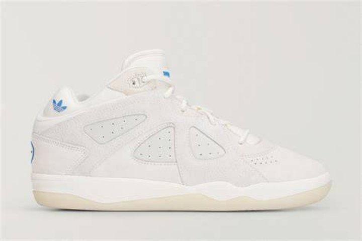 Bad Bunny Surprise Releases a New Song Featuring... His Girlfriend E