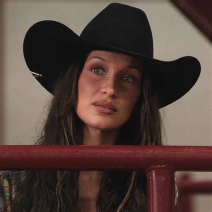 Bella Hadid Plays a 'Weirdo Girlfriend' in Ramy Season 3 PRIMETIMER