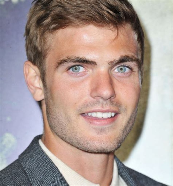 Berlin Alex Roe to Star in Romantic Drama &lsquo;A Moment to Remember
