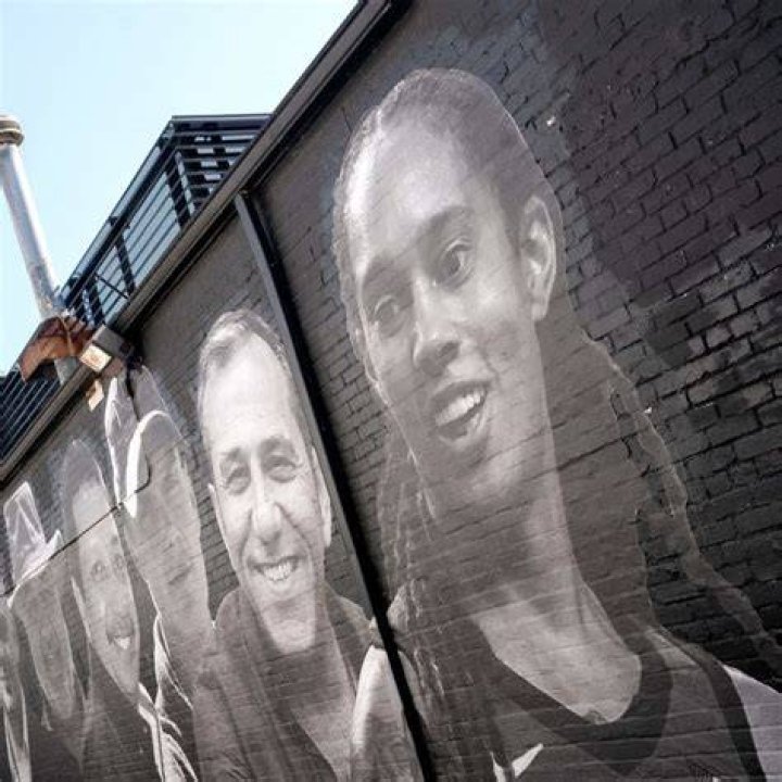 Brittney Griner Mural Is Going Viral Sports World Reacts The Spun