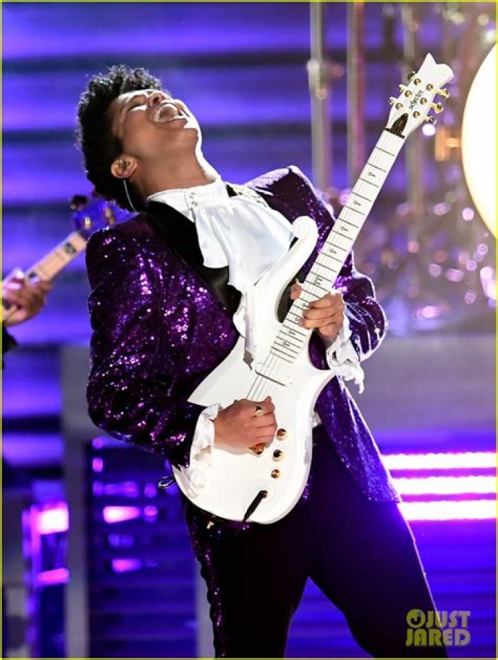 Bruno Mars pays tribute to mother Bernadette at Super Bowl Halftime