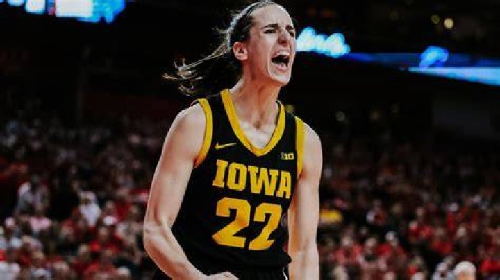 Caitlin Clark hace historia en el baloncesto universitario CNN