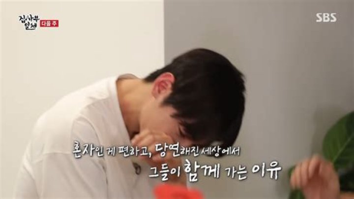 Cha Eun Woo moved to tears after hearing honest stories about marriage
