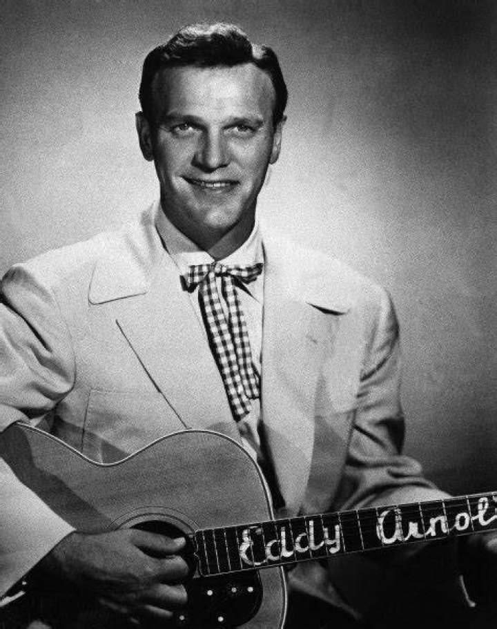 Country singer Eddy Arnold dies at 89 CBC News