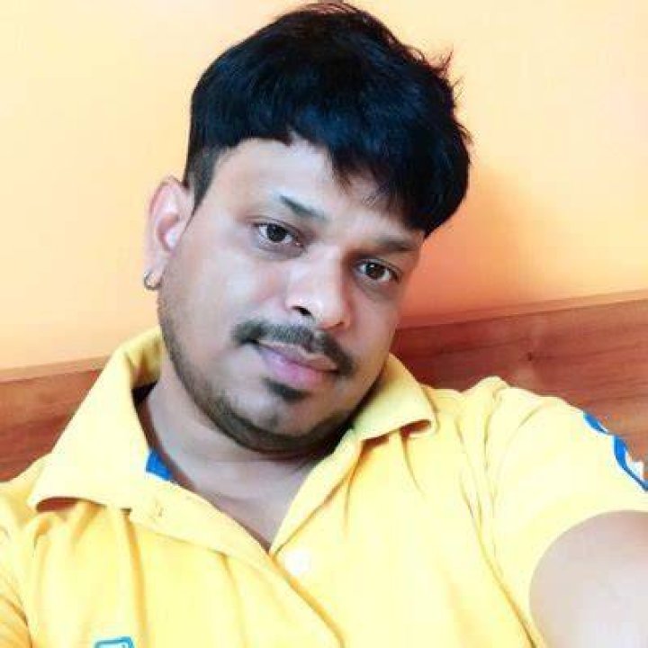 Desi Elia (desi_elia) Twitter