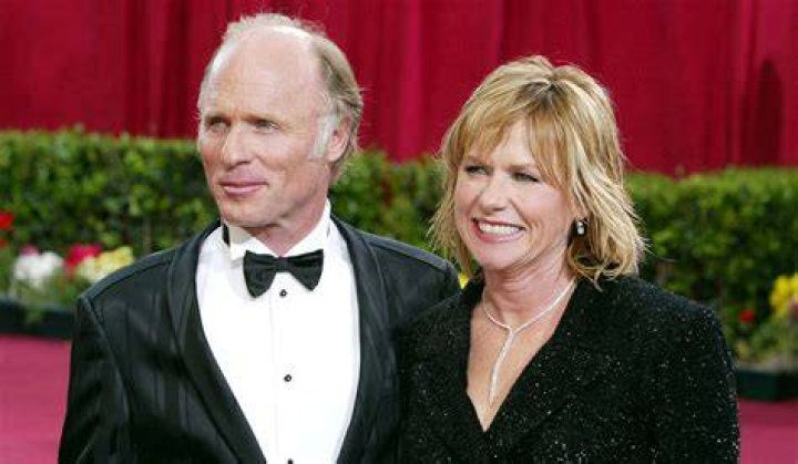 Ed Helm’s Wife Hilariously Reacted To Cheating Rumors 100.3 Jack FM