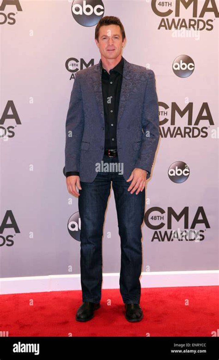 eric close Picture 6 48th Annual CMA Awards Red Carpet
