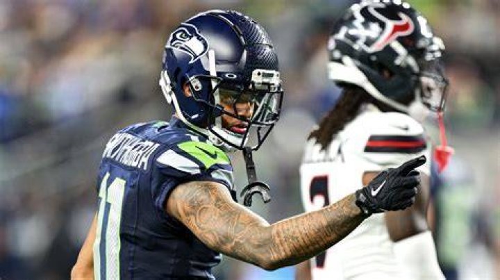 Father of Seattle Seahawks star Marshawn Lynch behind bars Daily Mail