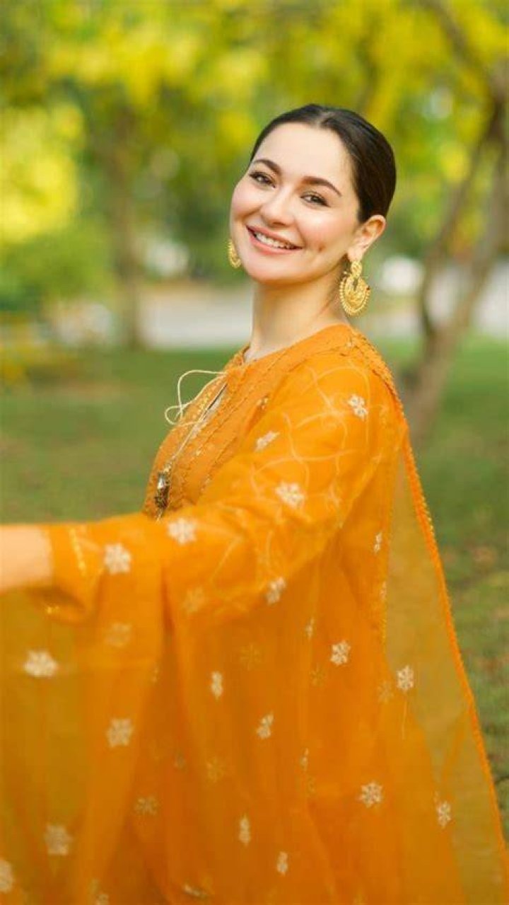 Hania Aamir looks Stunning in Her Latest Photoshoot Pk