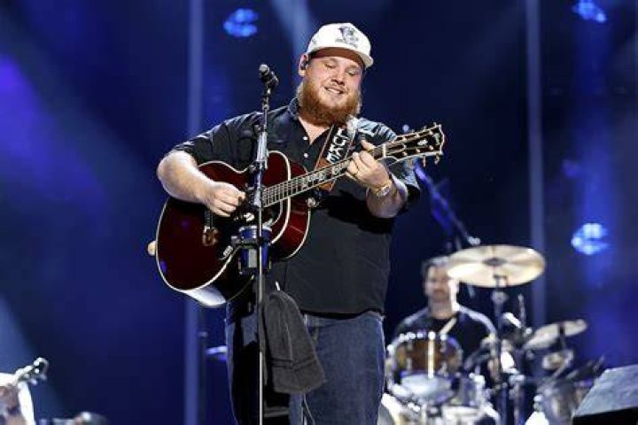 Hear Luke Combs' New 'Fast Car' Live Version