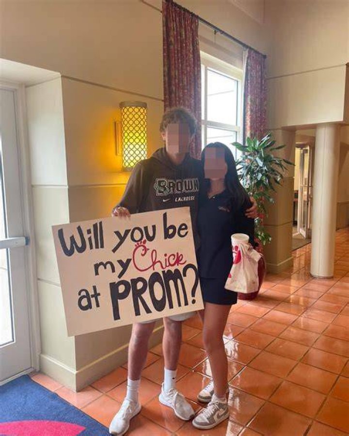 Inside the elaborate promposals at Barron Trump's 38Kayear school
