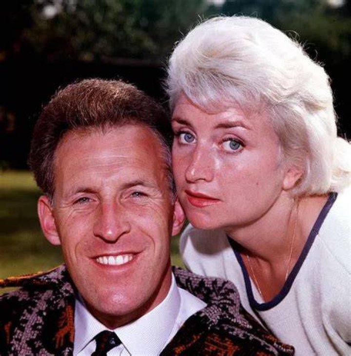 Missouri Dr John Forsyth Wiki, Obituary, Age, Wife, Fiancée, Brother & Net Worth 2 John Forsyth ex wife Penny Forsyth with daughter Scarlett Forsyth