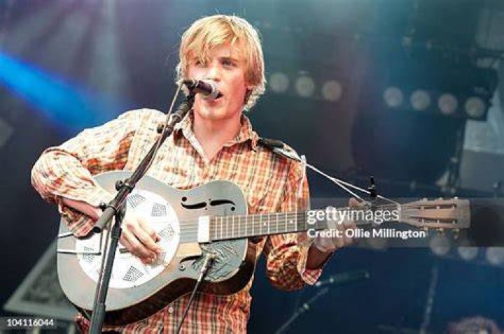 Johnny Flynn's Wife The Actor Fell in Love with Beatrice Minns as a Teen