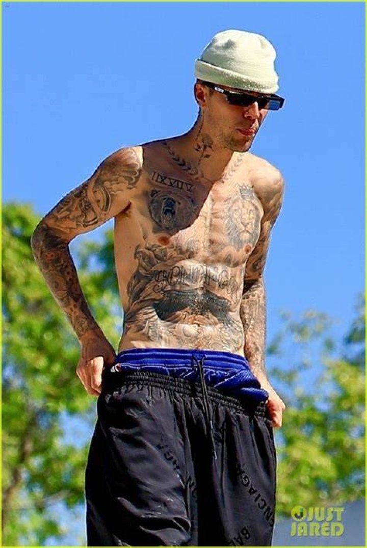 Justin Bieber naked on top and showing off muscles all day Irish