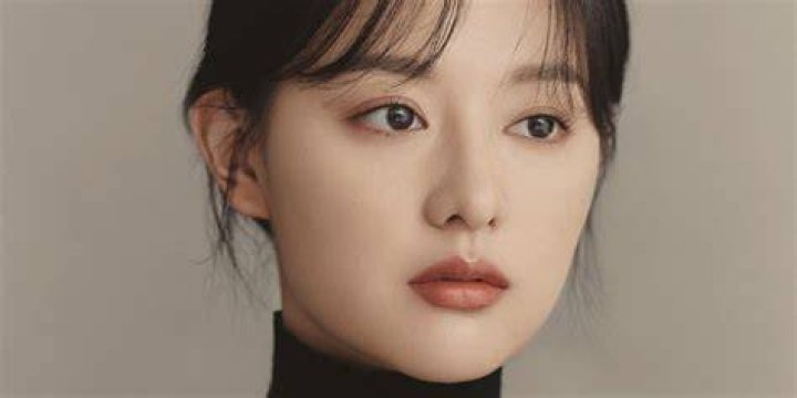 Kim Ji Won officially signs with Song Joong Ki's agency allkpop