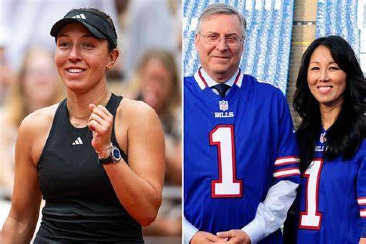 Kim Pegula with her parents Marilyn Kerr and Ralph Kerr