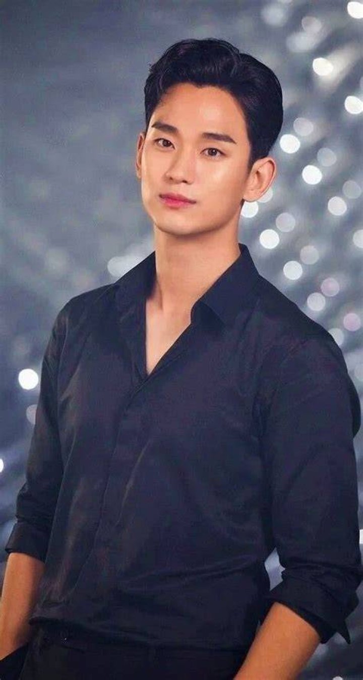 Kim Soo Hyun Age Bio Wife Net Worth Girlfriend Instagram Dramas