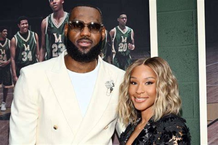 LeBron James&rsquo; Wife Savannah Gushes Over NeverReleased Wedding Photo