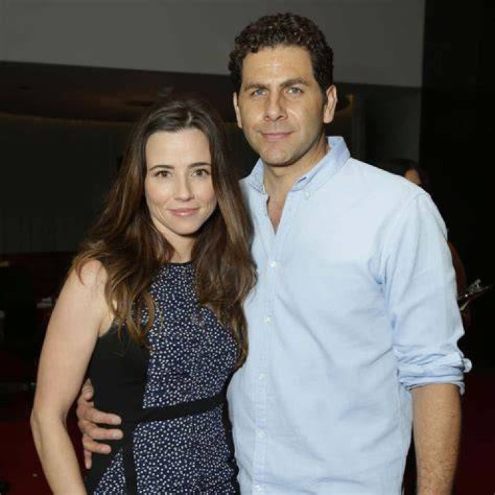 Linda Cardellini Boyfriend, Dating History, Relationships