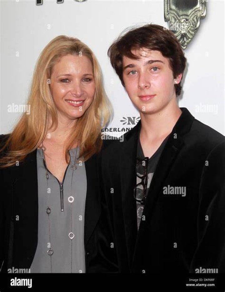 Lisa Kudrow Says Son Was Surprised Friends Was Funny After First Watch