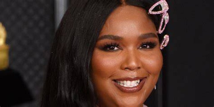 Lizzo Tells Fans to ‘Give Me 6 Feet’ As the Delta Variant Surges—Watch