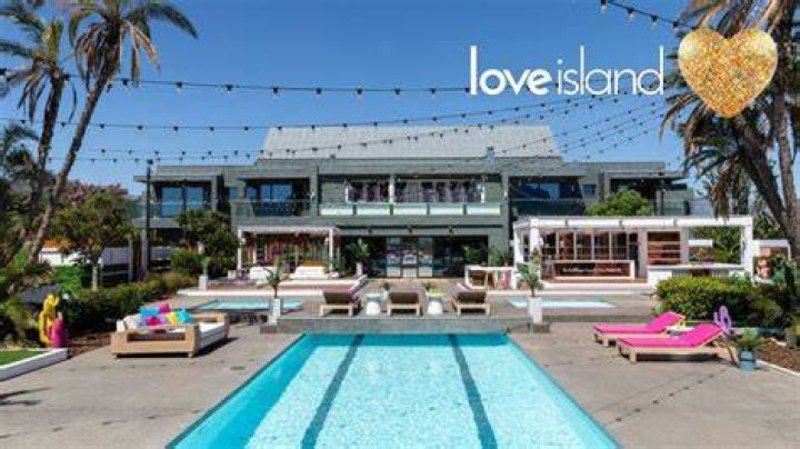 Love Island's Shelby Bilby laughs recalling dogs being run over