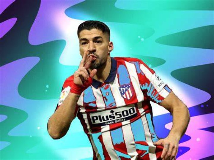 Luis Su&aacute;rez Celebrates 500th Goal with Soccer Donation & Thanks Fans & Wife