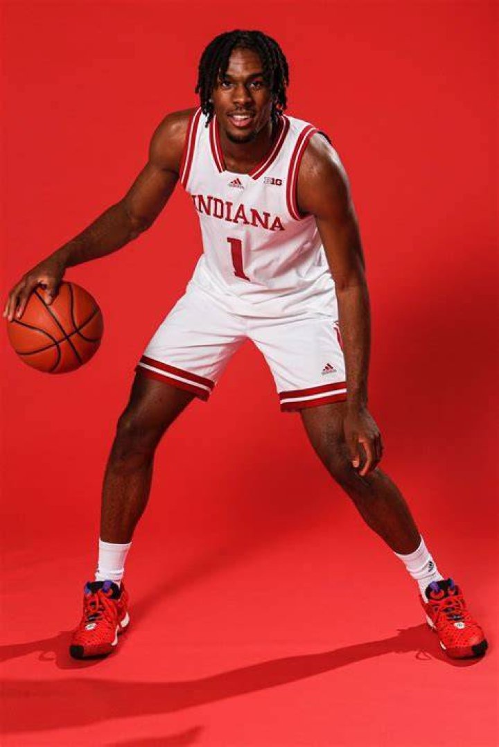 Mackenzie Mgbako is an Indiana Hoosiers player