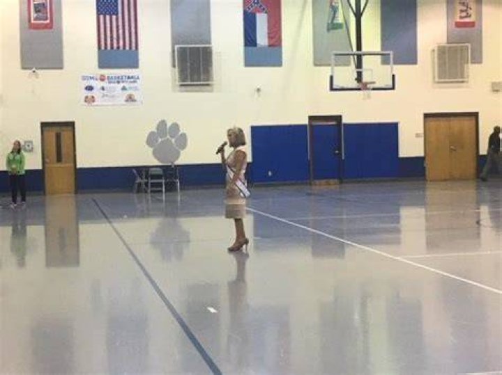 Mrs. Ocean Springs 2018 gives middle schoolers a lesson on bullying