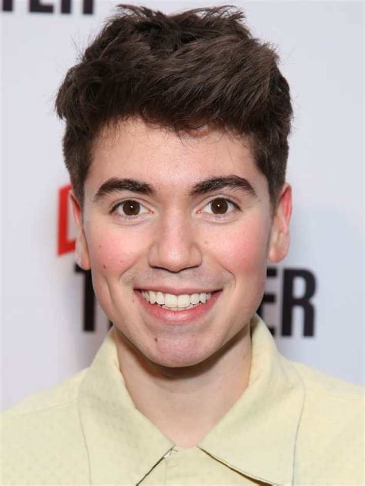 Noah Galvin to the Wayne Wiki Fandom
