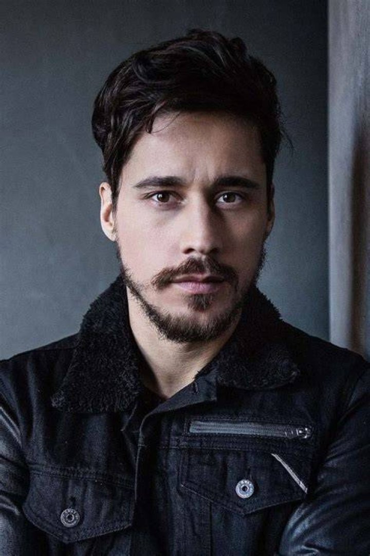 Peter Gadiot Biography Facts, Childhood, Family Life & Achievements