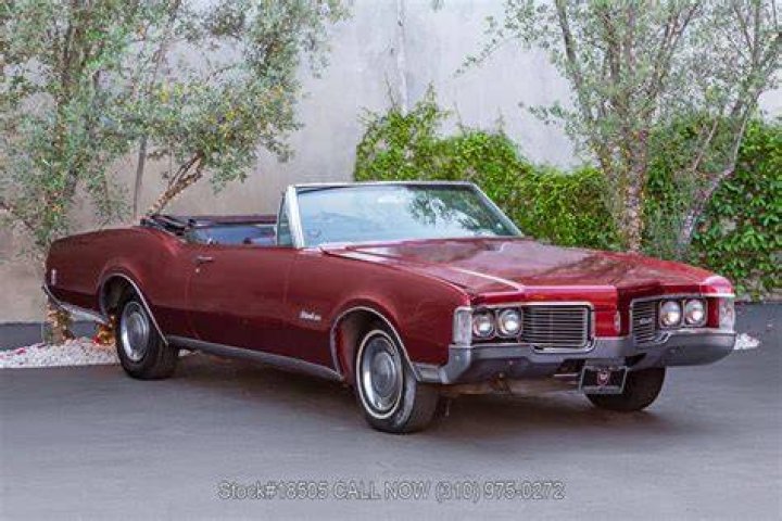 Photos of Oldsmobile Delmont 88 Holiday Sedan (5239) 1967 (1600x1200)