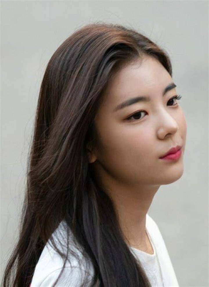 Predebut Profile Photos Of ITZY Released Online, Including Jeon SoMi