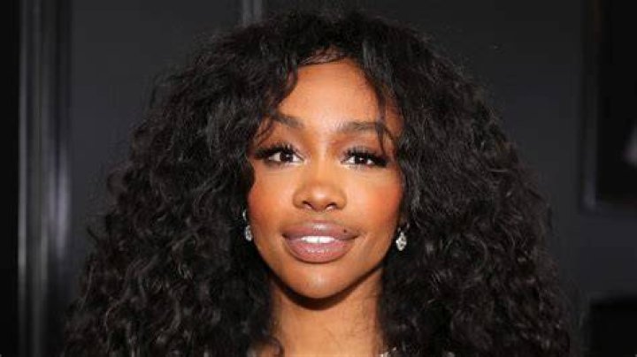 R&B singer SZA racially profiled at Sephora store Our Weekly Black