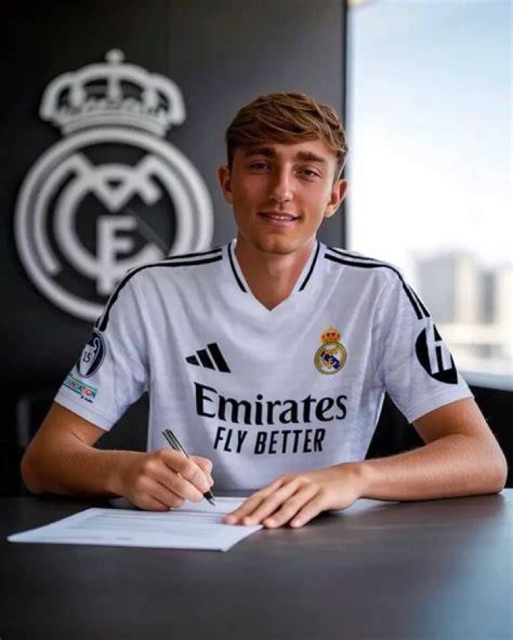 Real Madrid complete signing of Jude Bellingham from Dortmund on six
