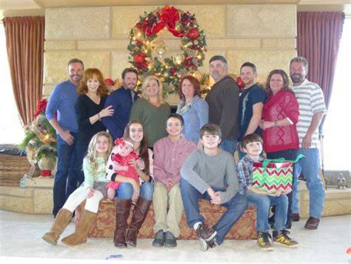Reba and Family Christmas 2014 Country music artists, Best country