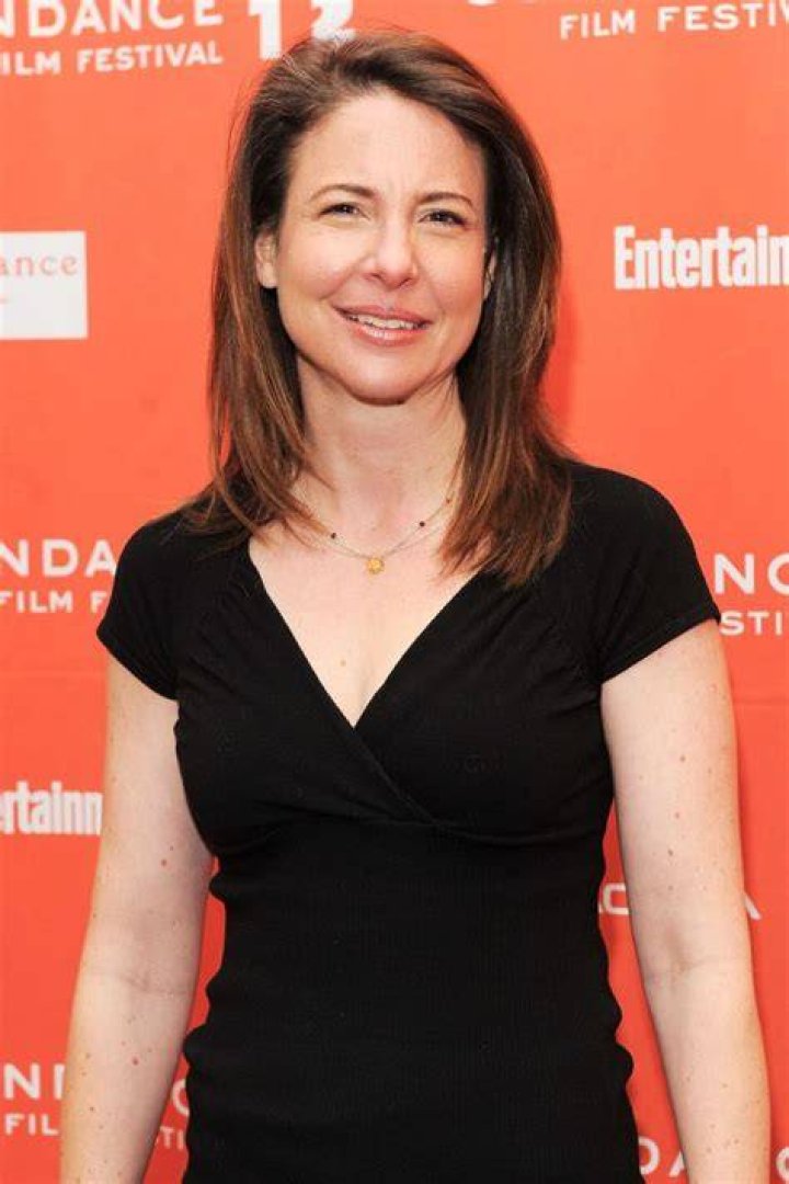 Robin Weigert Biography, Height & Life Story Super Stars Bio