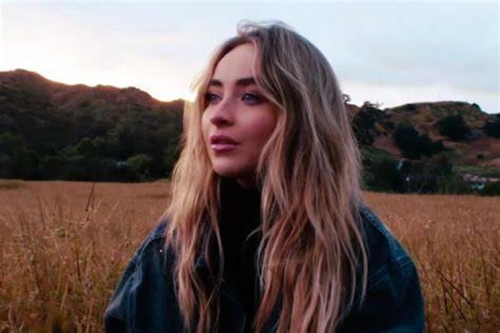 Sabrina Carpenter Shares Music Video For New Single ‘Skinny Dipping’