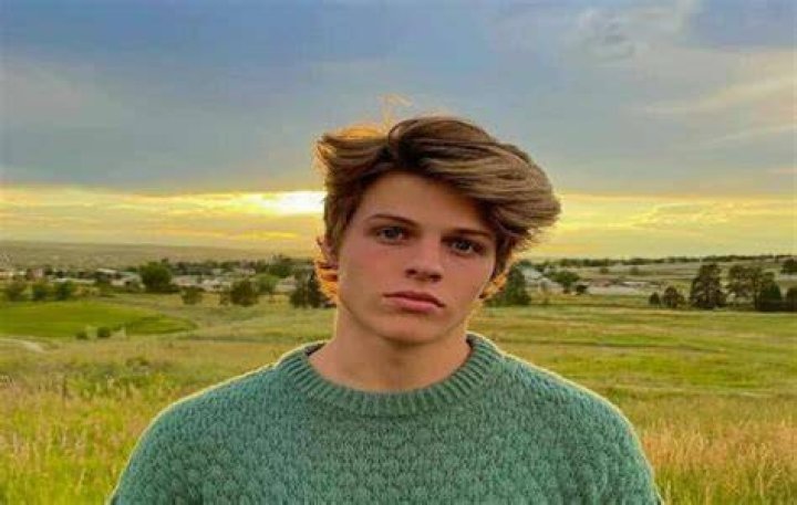 Sam dezz biography, net worth, age, girlfriend, height, Tiktok, hair
