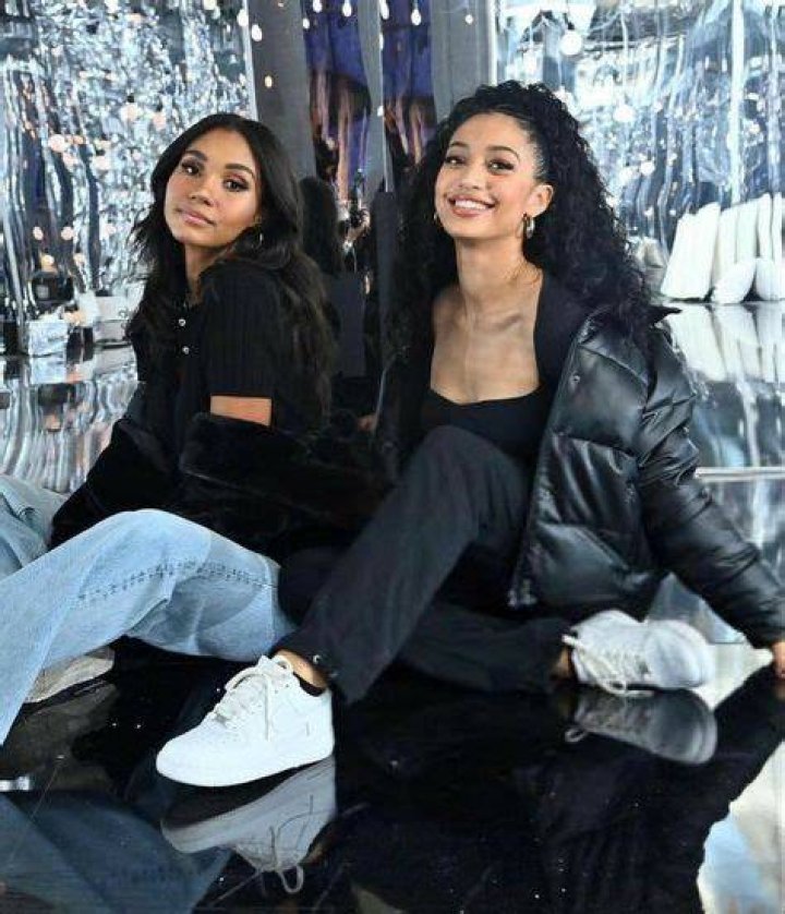 Samantha Logan (artbysamanthalogan) Profile Pinterest