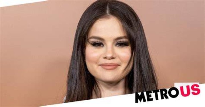 Selena Gomez Responds to BodyShamers After Her Golden Globes Look Gets