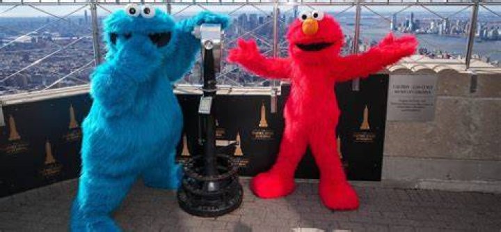 Sesame Street’s Elmo Hilariously Comments On Taylor Swift’s Chief’s