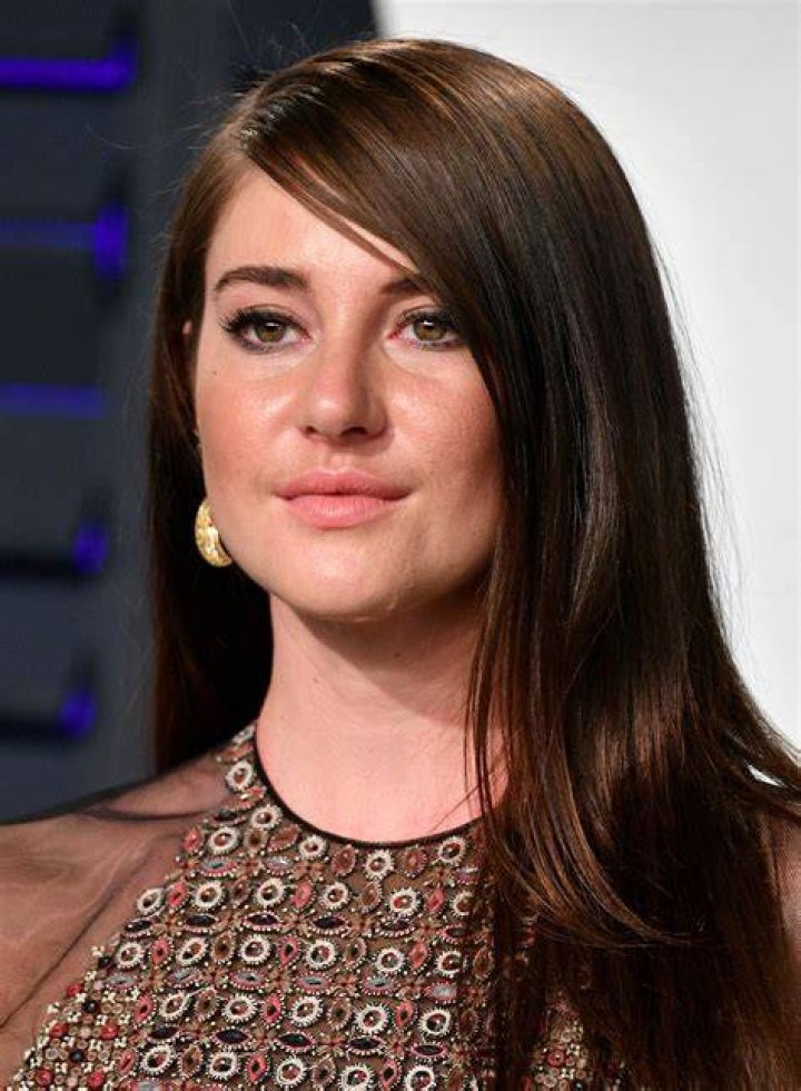Shailene Woodley Biography and Photos Girls Idols Wallpapers and